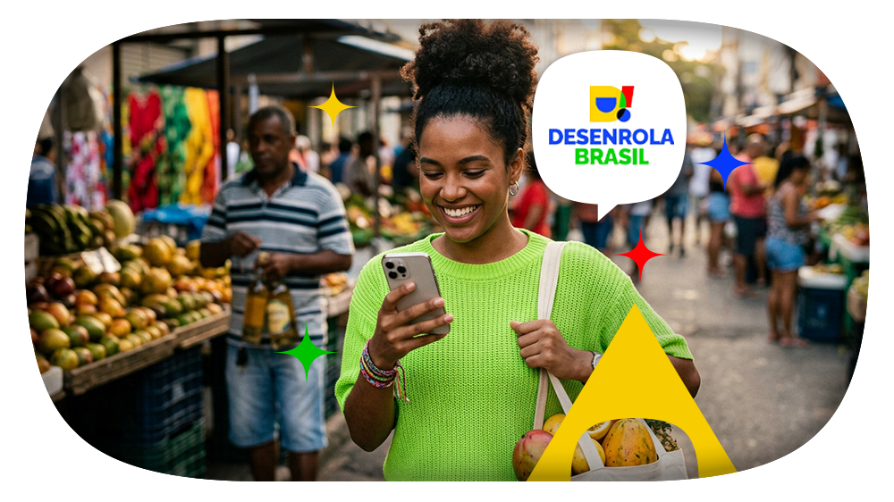 Mulher morena sorridente olhando para o celular enquanto caminha por uma feira de rua. Ao lado de seu rosto, surge o rosto do programa Desenrola Brasil 2.0, com um elemento gráfico característico da identidade visual do programa logo abaixo.